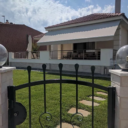 Iraklitsa Holiday home *